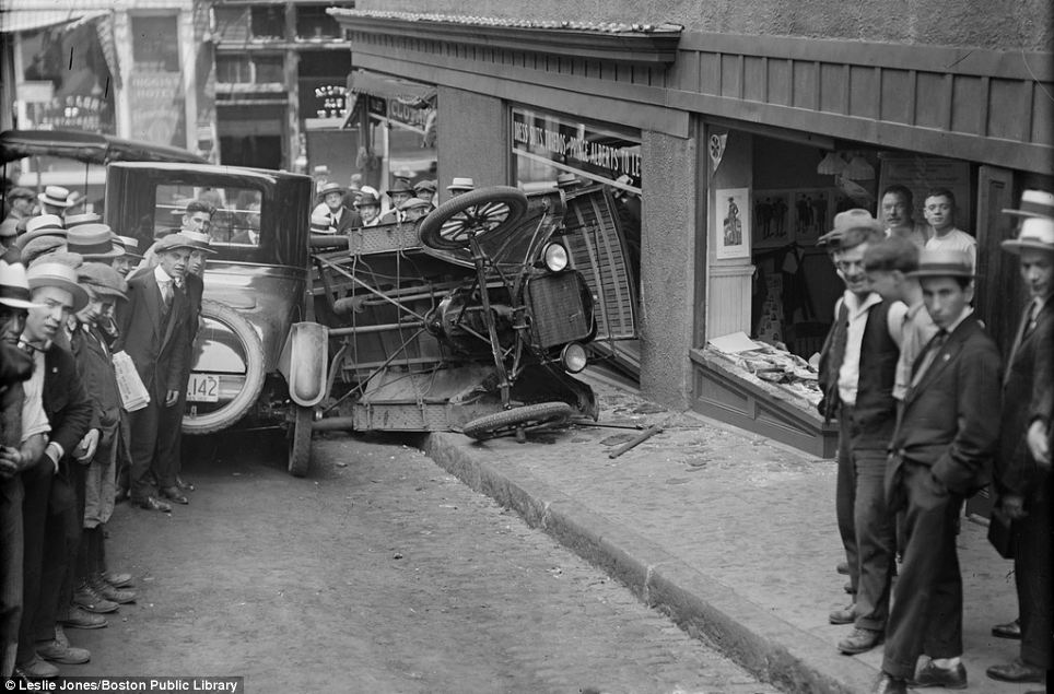 20140307_1920s 1930s car crash photos_017