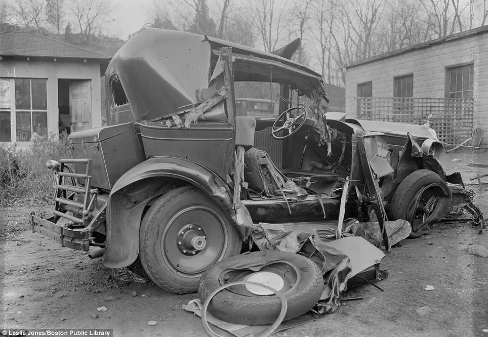20140307_1920s 1930s car crash photos_024